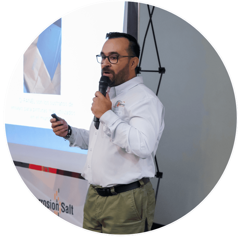 Ronald Pirela durante la presentación de sustratos Q-PANEL
